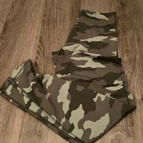 Like new aerie camp green leggings - medium - Picture 1 of 2